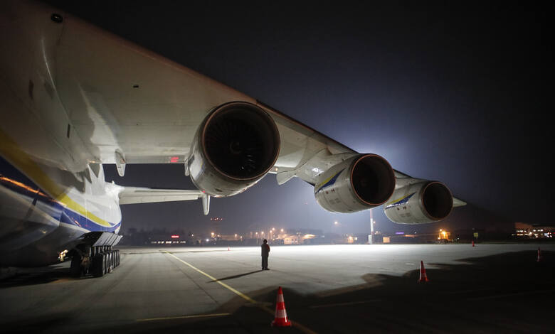 Kolos Antonow An-225 "Mrija" przyleciał na podrzeszowskie lotnisko w Jasionce po godz. 23 w sobotę. Było to historyczne, pierwsze lądowanie największego transportowego samolotu świata w naszym porcie. Ale nie ostatnie. Będzie jeszcze kilka takich lotów. "Marzenie" przyleciało do nas z odlewami...