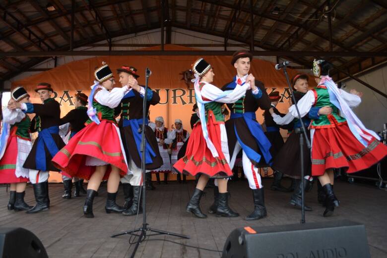 Pokaz tańca ludowego w Łysych z okazji Niedzieli Palmowej