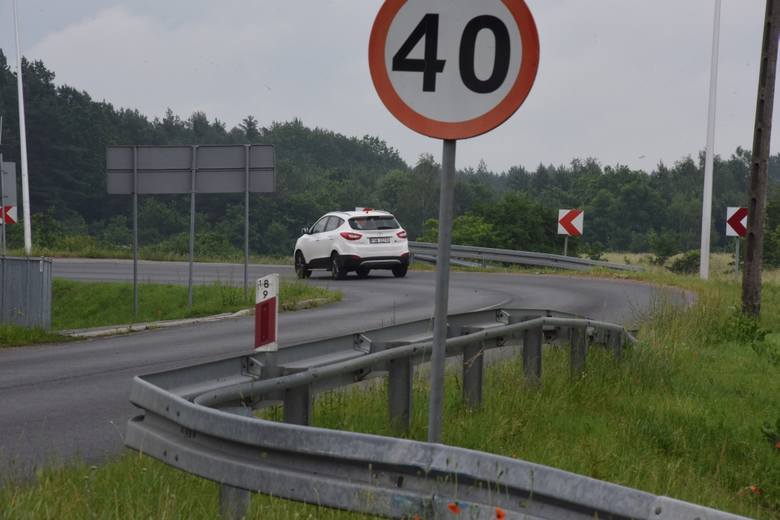W Droszkowie mieszkańcy martwią się, że po uruchomieniu nowego mostu w Milsku ich miejscowość zostanie rozjechana przez samochody. Uchronić miała ich przed tym obwodnica