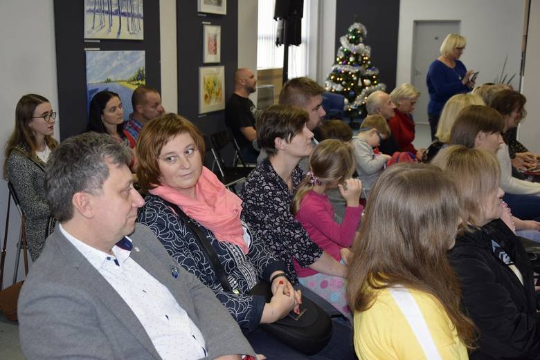 W Miejskiej Bibliotece Publicznej odbyło się w sobotę, 8 grudnia, podsumowanie 7. edycji konkursu literackiego Papierówka. W tym roku konkurs odbywał się pod hasłem „Mały niebieski guzik”.