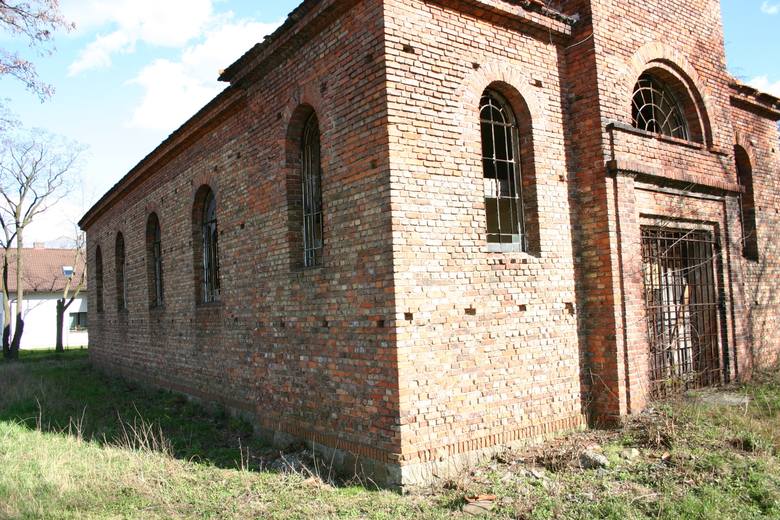 Kościół św. Trójcy na poznańskim Morasku nie spełniał swojej pierwotnej roli. Od lat niszczał, a jego stropy groziły zawaleniem