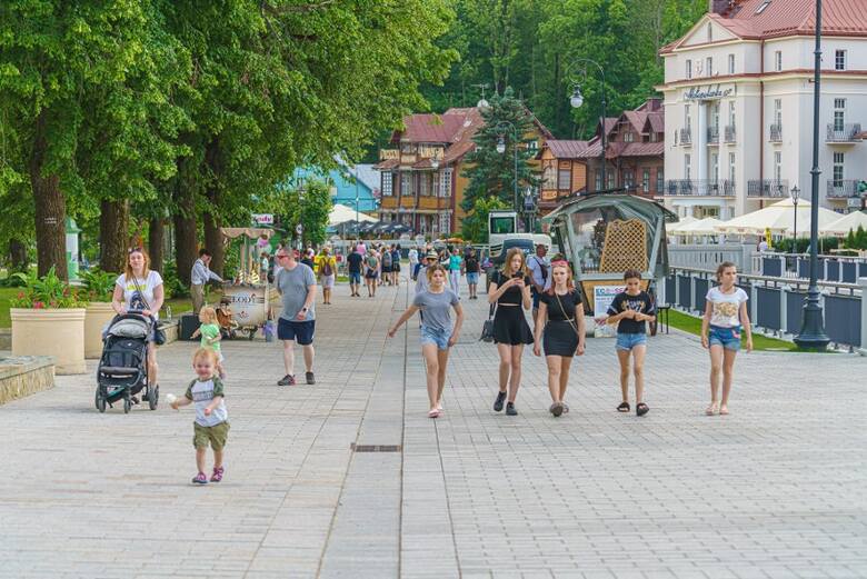 Turyści w Krynicy-Zdroju