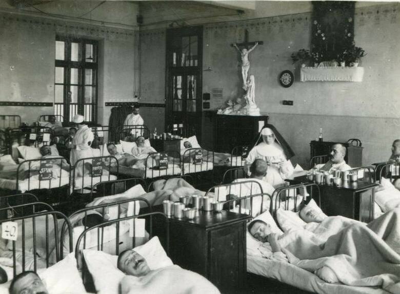 W czasie I wojny światowej część zakładu została przejęta przez wojsko austriackie, które zaadaptowało je na szpital dla rannych żołnierzy