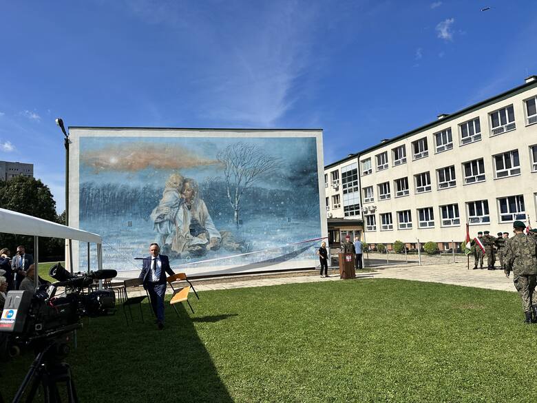 Odsłonięcie muralu Matki Sybiraczki w Nowym Sączu