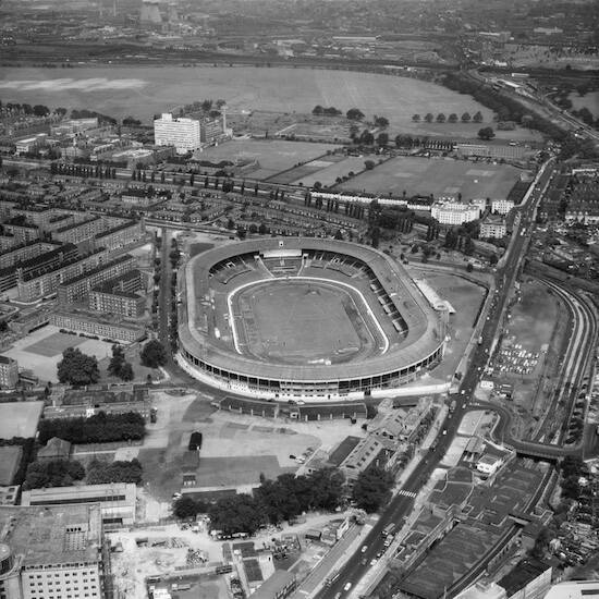 Stadion White City, zwany Wielkim Stadionem, otwarty na igrzyska olimpijskie 1908 w Londynie