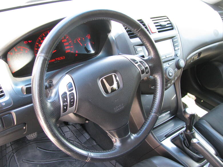 Używana Honda AccordHonda Accord wśród kierowców uchodzi za synonim niezawodności. Jej VII generacja to także auto znakomite pod względem właściwości