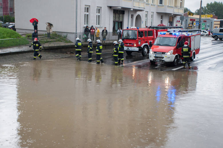 Mariusz Dzięsław jeździł po Słupsku i wyciągał zatopione auta 