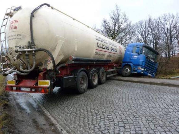 Uważaj na ciężarówki ze śmiertelnie niebezpiecznymi ładunkami