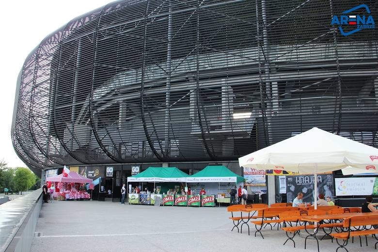 I etap budowy stadionu w Zabrzu oficjalnie zakończony. Arena Zabrze ma parking i pasaż [ZDJĘCIA]