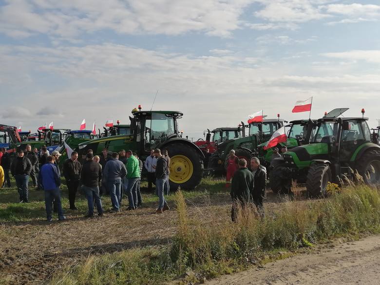 Rolnicy już od godzin 7.00 gromadzili się w Różankach pod Gorzowem.