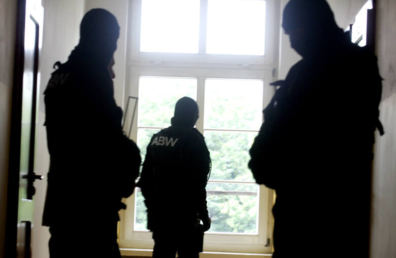 Funkcjonariusze ABW zatrzymali obywatelkę Białorusi, podejrzaną o szpiegowanie swoich rodaków. Zdjęcie ilustracyjne