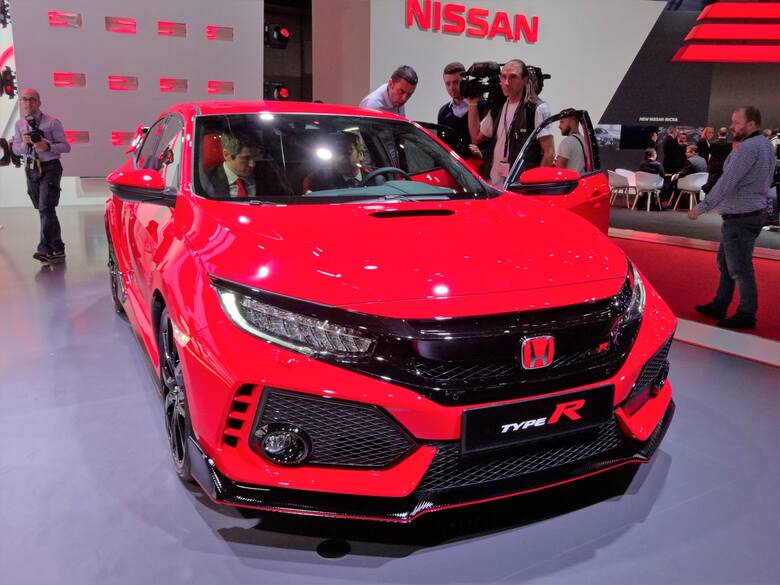 Nowa Honda Civic Type R Podczas salonu samochodowego w Genewie zadebiutowała nowa generacja Hondy Civic Type R. Auto oferuje aż 320 KM, które trafia