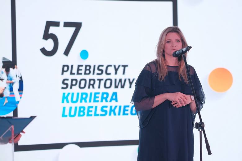Beata Stepaniuk-Kuśmierzak, zastępca prezydenta Lublina odbiera wyróżnienie za organizację najlepszej imprezy sportowej 
