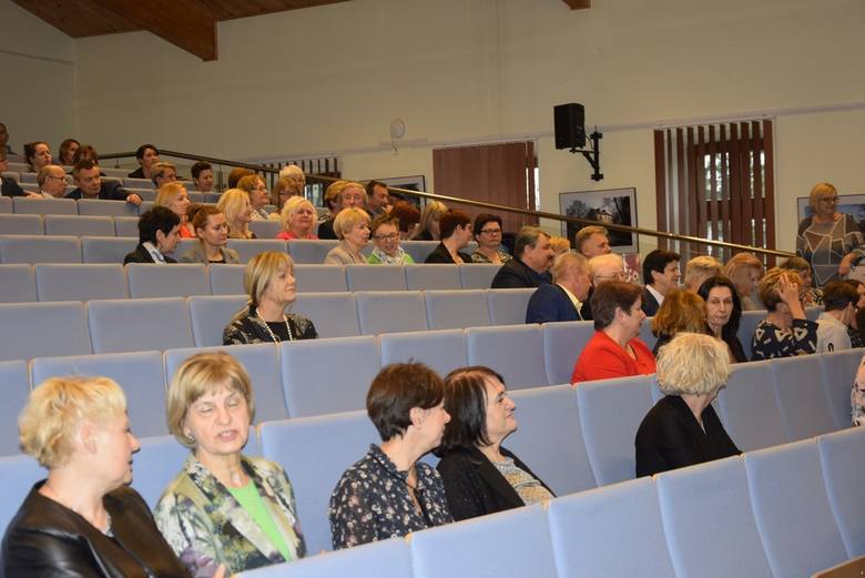 W poniedziałek, 25 listopada, w auli Państwowej Uczelni im. Stefana Batorego w Skierniewicach obchodzono jubileusz 30-lecia działalności Wojewódzkiego Ośrodka Doskonalenia Nauczycieli w Skierniewicach. 