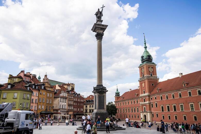 City break w jednym z polskich miast to świetny pomysł na weekend lub urlop. Warszawa słynie z wielu atrakcji, zabytków i intensywnego nocnego życia