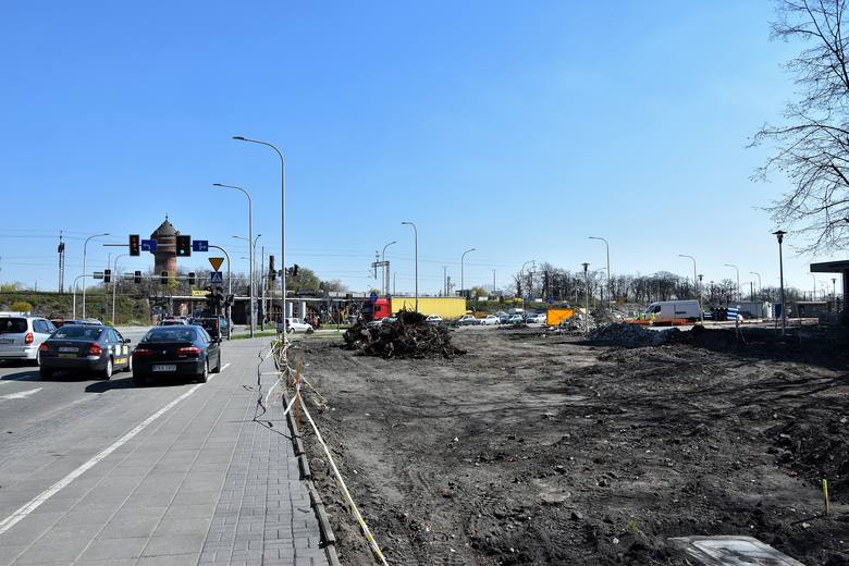 Budowa centrum przesiadkowego Opole Wschodnie trwa, choć GDOŚ nie wydał jeszcze postanowienia w sprawie ważności decyzji środowiskowej.