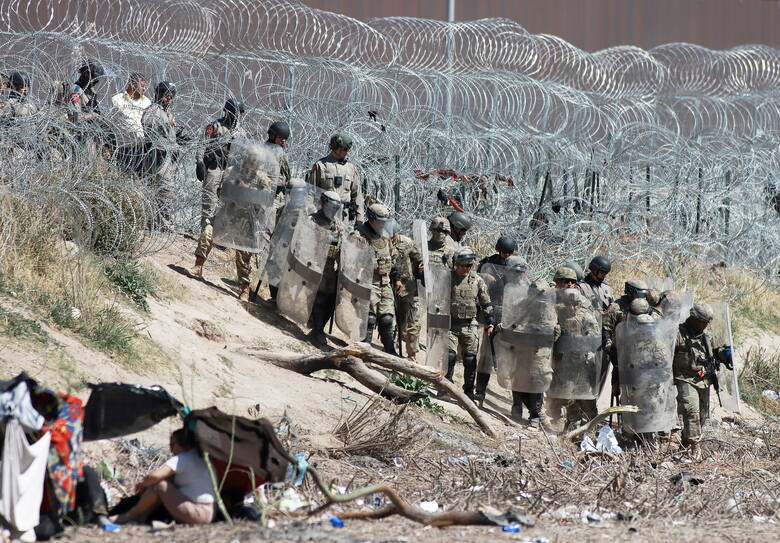 Armia Meksyku idzie rozprawić się z kartelem Sinaloa. Gang porwał rodziny nieposłusznych członków, którzy chcą władzy