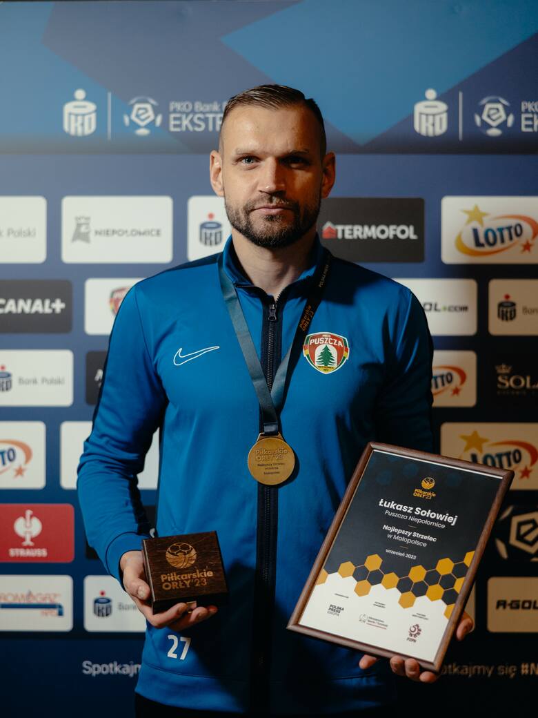 Po meczu z Górnikiem Zabrze wręczyliśmy Łukaszowi Sołowiejowi nagrodę za zwycięstwo w rankingu Piłkarskie Orły we wrześniu, w którym obrońca Puszczy