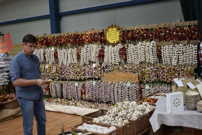 Pierwszym wydarzeniem Skierniewickiego Święta Kwiatów, Owoców i Warzyw 2019 było otwarcie Targów Ogrodniczo-Rolnych w hali OSiR. Swoje produkty wystawiły tam dziesiątki wystawców różnych branż ogrodniczo-rolnych, a także spożywczej. Warto odwiedzić te targi.