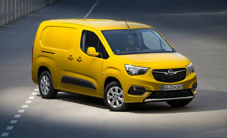 Opel Combo-eOprócz największej w swojej klasie przestrzeni ładunkowej i ładowności (odpowiednio 4,4 m3 i 800 kg) elektryczny kompaktowy van niemieckiego