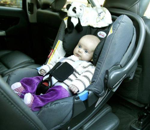 Fot. Bebe Confort: Postarajmy się, by dziecko jak najdłużej podróżowało tyłem do kierunku jazdy. W przypadku niemowląt jest to obowiązkowe.