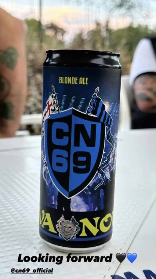 Materazzi wraz z ultrasami Interu Mediolan uruchomił markę piwa blondi ale „CN69”