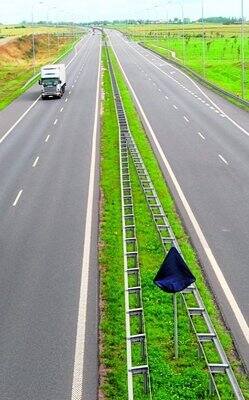 Oznakowania na drogach mają ułatwić życie kierowcom, Fot: Sebastian Dadaczyński