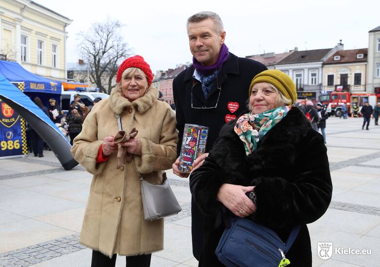 Finał WOŚP w Kielcach. Prezydent Kielc Bogdan Wenta wspolnie z żoną Iwoną uzbierali ponad 10 tysięcy złotych. Zobacz zdjęcia
