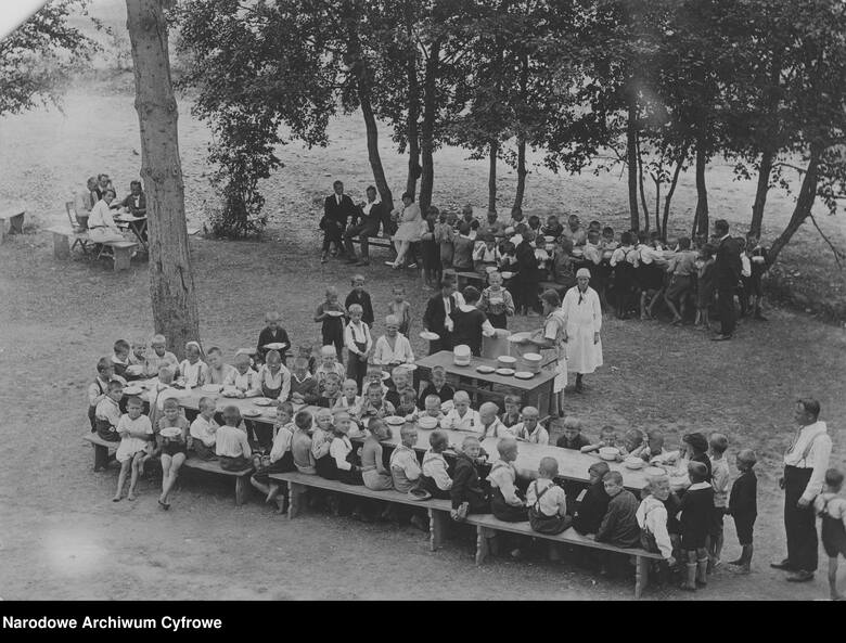 Kolonie letnie dla dzieci ze Śląska zorganizowane przez Związek Obrony Kresów Zachodnich w Rabce, 1929 rok