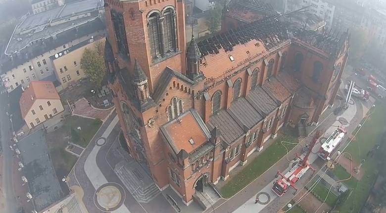 Spalona katedra w Sosnowcu z drona