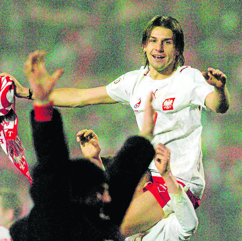 Euzebiusz Smolarek fetuje radość po wygranej z Belgią w 2007 roku. <br /> 