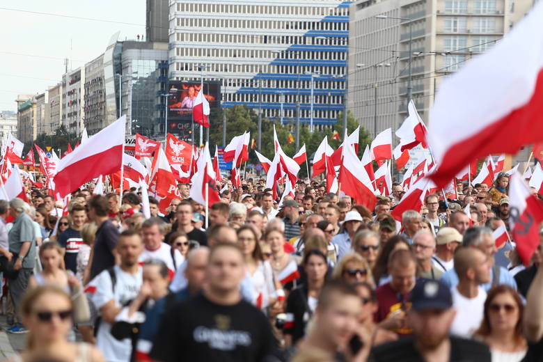VIII Marsz Powstania Warszawskiego 2019. Po Godzinie "W" z ronda Dmowskiego ruszyÅ‚ przemarsz organizowany przez ONR