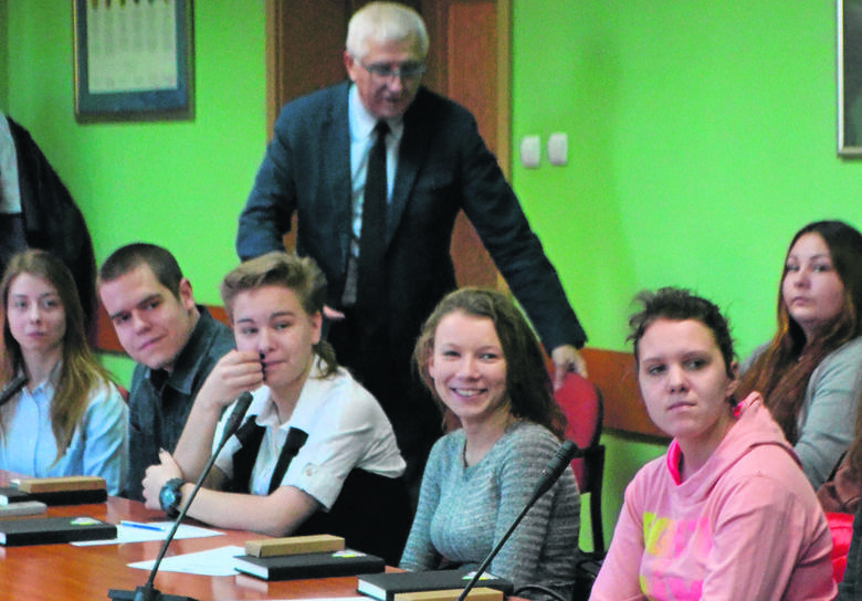 Posiedzenie młodzieżowego parlamentu odwiedził prezydent Nowej Soli. Wadim Tyszkiewicz mówił m.in. o pracy w samorządzie, odpowiadał także na pytania