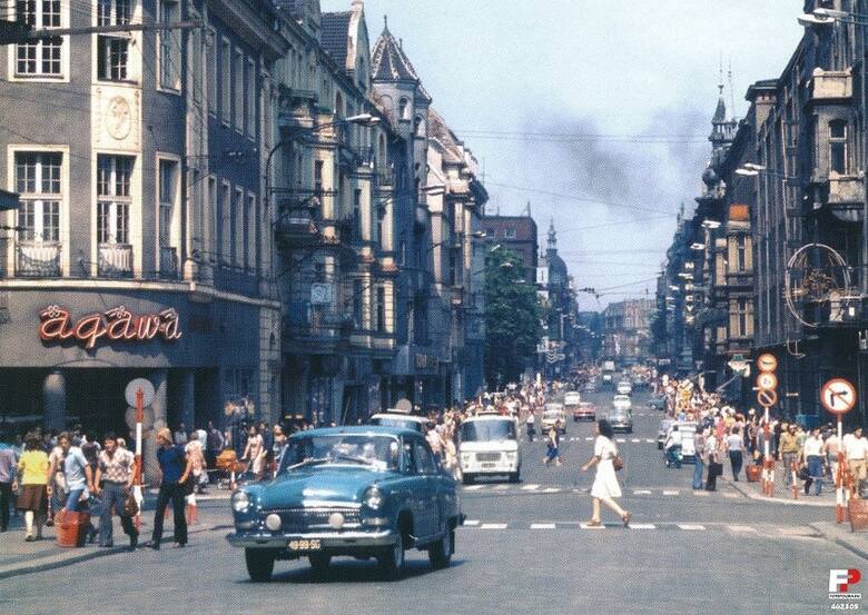 Tak ulica Zwycięstwa wyglądała w 1976 roku. Pod tym zdjęciem mieszkańcy komentowali, że "kiedyś ta ulica tętniła życiem".