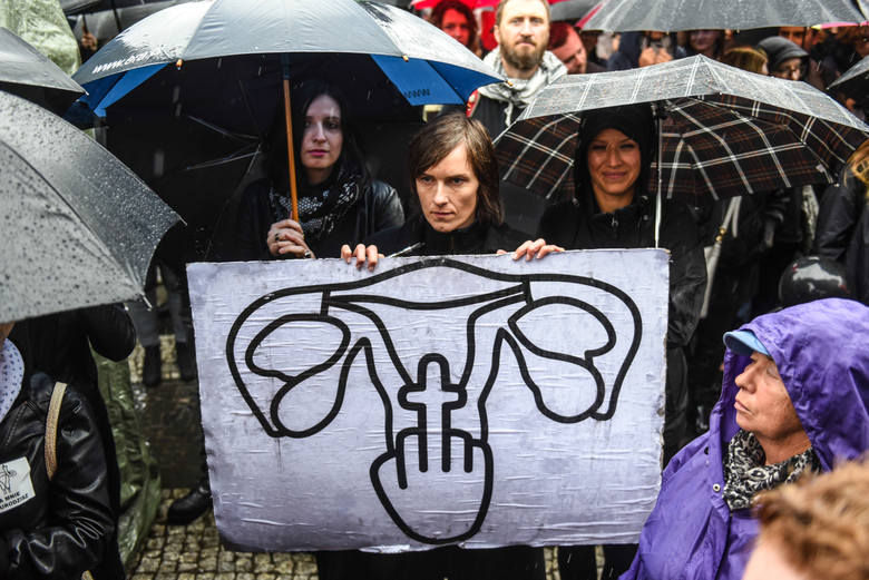 Poprzednio plany zaostrzenia przepisów aborcyjnych wywołały fale protestów w całym kraju.