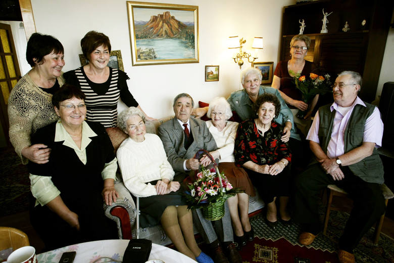 Pierwsi lokatorzy gdańskiego osiedla Zaspa spotkali się w 2010 roku na przyjęciu z okazji 60-lecia małżeństwa państwa Dziewałtowskich