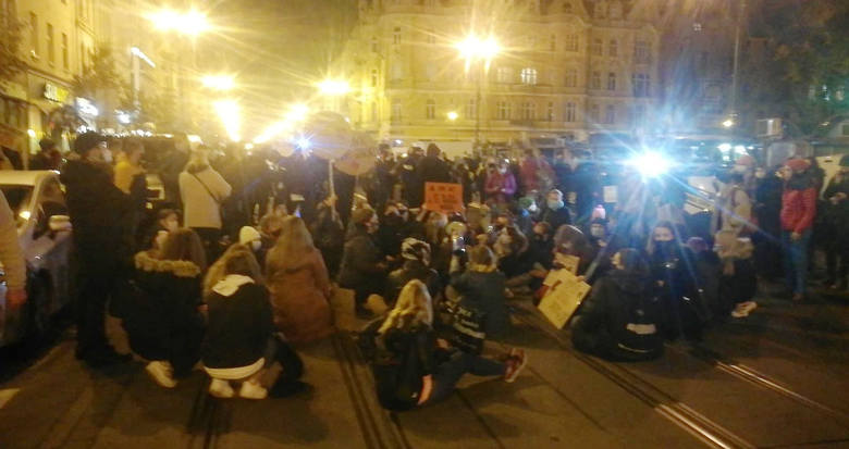 Strajk kobiet w Bydgoszczy - blokada na Gdańskiej [wideo, zdjęcia]
