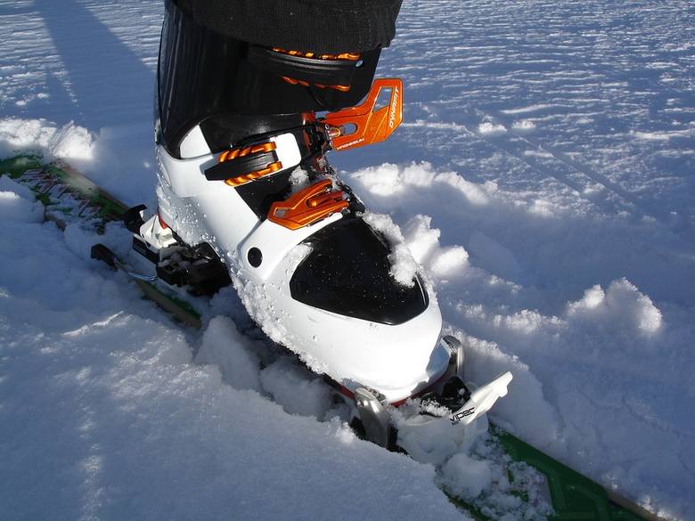 Rozmiary butów: Jak dopasować buty narciarskie?