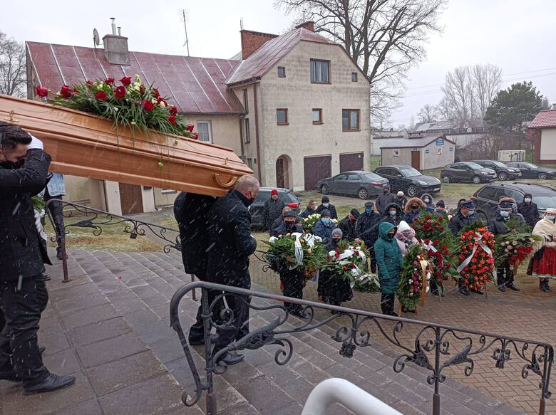 Pogrzeb Mariana Krupińskiego w Wąsewie. 3.12.2021. Wieloletni radny sejmiku województwa mazowieckiego zmarł 27.11.2021