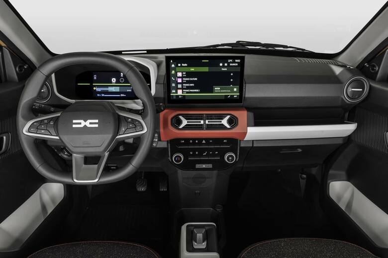 The Media Control System, fitted as standard on the Key and Expression versions, is a multimedia system operated via buttons on the steering wheel.