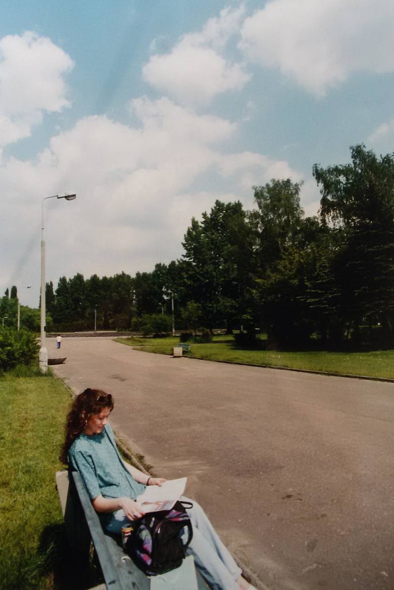 Park Sielecki w Sosnowcu na początku lat dziewięćdziesiątych prezentował się właśnie tak. Nie było już w nim Pomnika Czynu Rewolucyjnego. Zarówno wtedy, jak i dzisiaj, mieszkańcy Sosnowca chętnie spędzali tam czas.