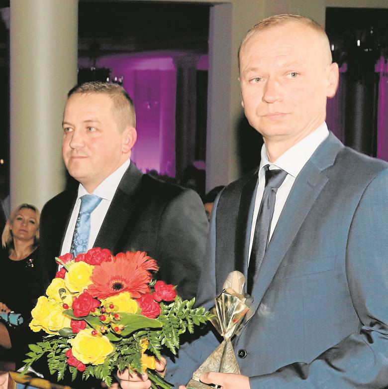 Mariusz Dudek i Łukasz Jawor, właściciele spółki Elpo-logistyka w Zawadzie koło Połańca z nagrodą  „Diament świętokrzyski”.