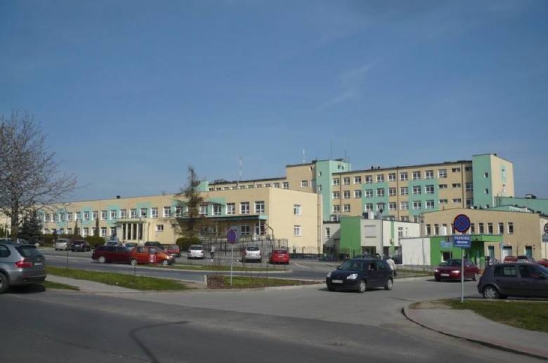 Prokuratura sprawdza, czy lekarze z Krotoszyna popełnili przestępstwo, wysyłając pacjentów zakażonych koronawirusem na oddział paliatywny w Pleszewie.
