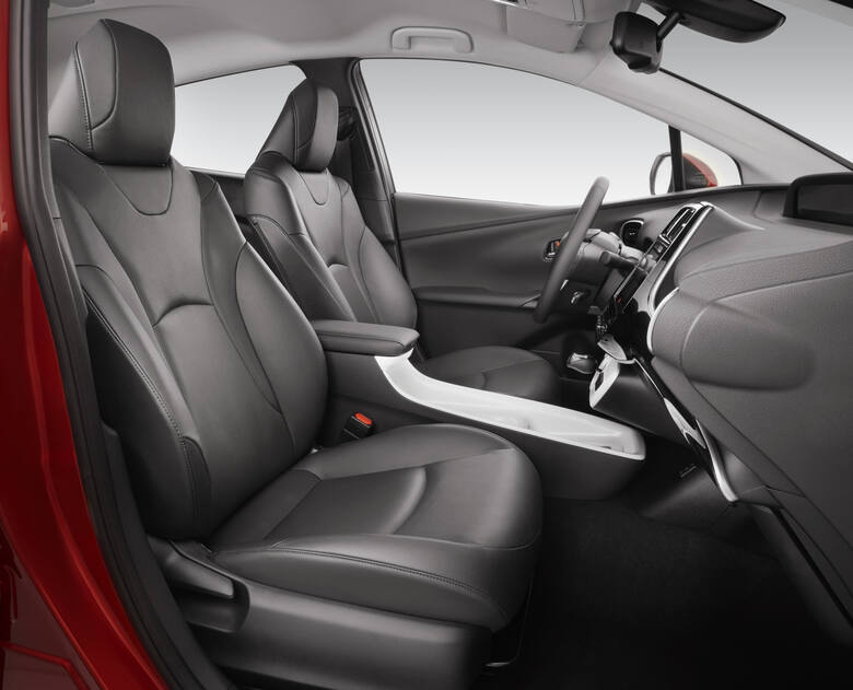 Nowy Prius otrzymał rozszerzony pakiet Toyota Safety Sense, oparty na współpracy kamery i radaru / Fot. Toyota