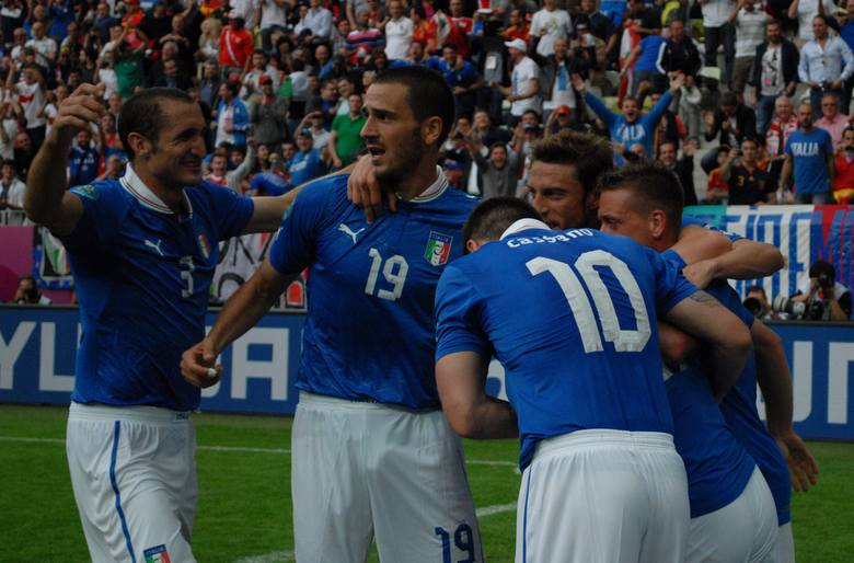 Piłkarze Włoch cieszą się z awansu do półfinału EURO