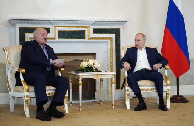 Na rozmowę z prezydentem Rosji Aleksandr Łukaszenka przyniósł mapę  przerzutu polskich wojsk w pobliże granicy z Białorusią.