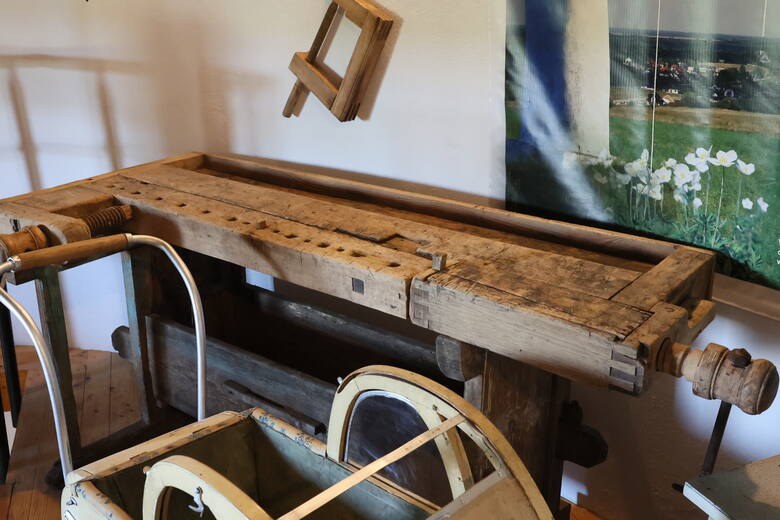 To jeden z najnowszych eksponatów w Muzeum Chleba w Krasocinie - stół stolarski do obróbki drewna. Stół ma około 100 lat.