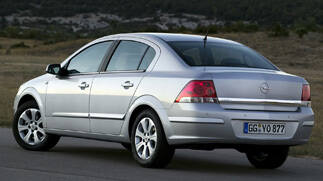Pojawiła się wersja sedan, Fot: Opel