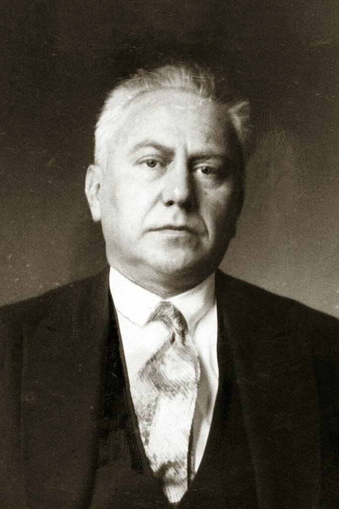 Ludwik Hirszfeld (1884-1954), polski biolog i immunolog, w czasie I wojny światowej zwalczał epidemię tyfusu w Serbii.