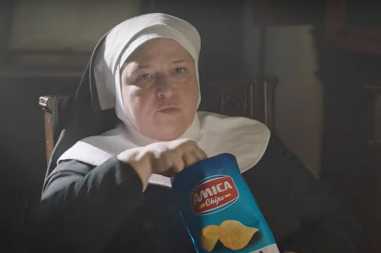 Reklama chipsów wywołała aferę we Włoszech. Chipsy zastąpiły hostię w komunii świętej